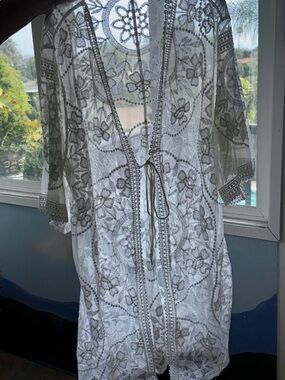 Kivenst Sheer Floral Lace white Duster tie-front. Stunning!